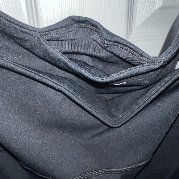 Spanx Booty Boost® Active Knee Leggings capri length - Picture 7 of 11